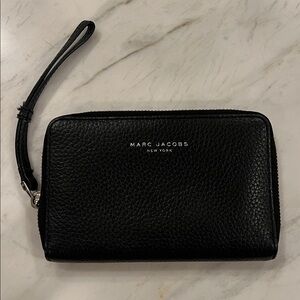 Marc Jacobs genuine pebbled leather zip around wallet w/ removable wrist loop
